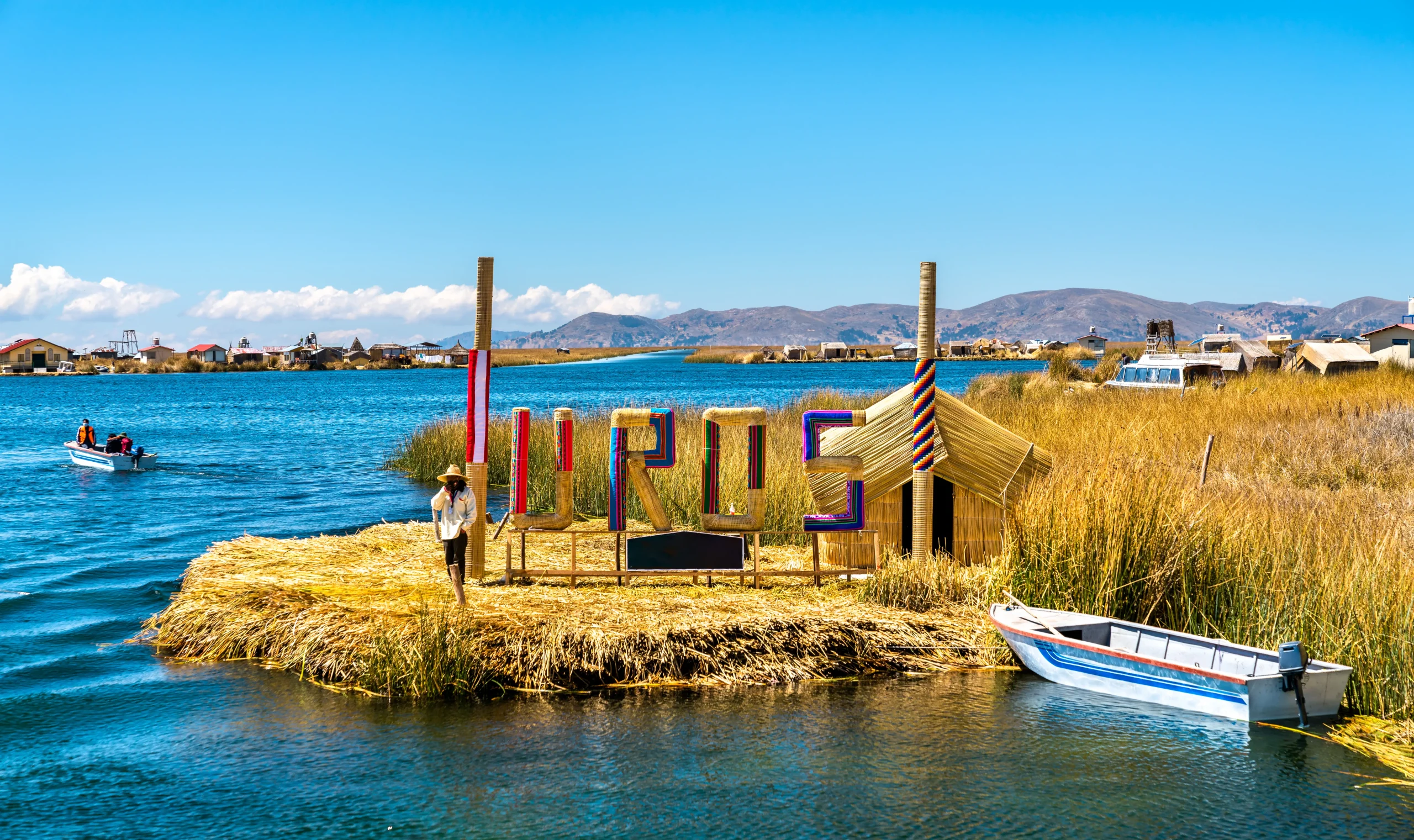 isla uros en puno scaled